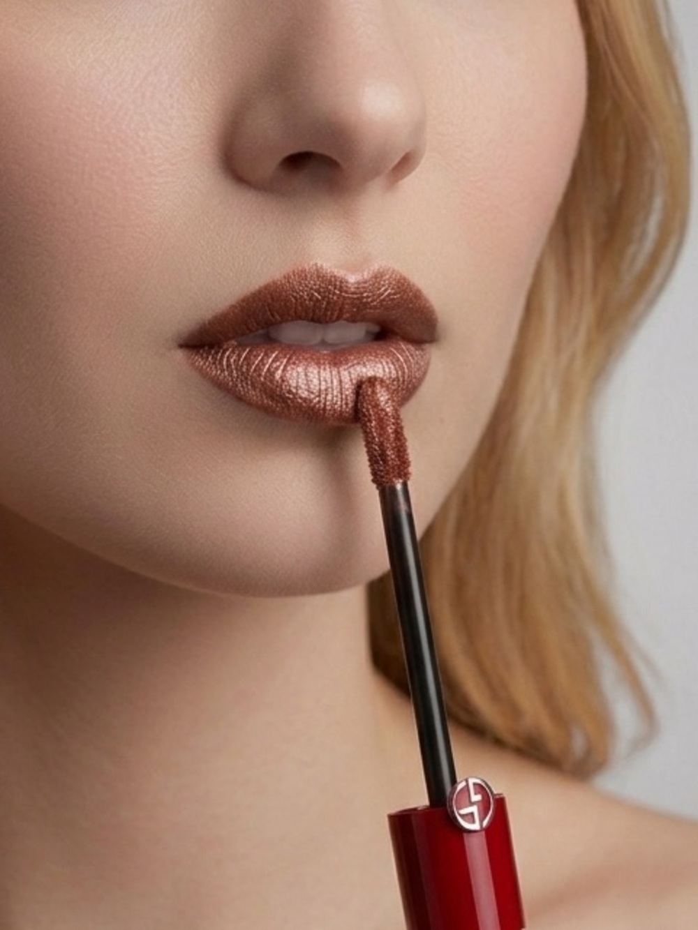 Armani Lip Maestro Velvet 532 Glow: Transitional Rose Nude to Coppery Rose Gold - Picture 5 of 8
